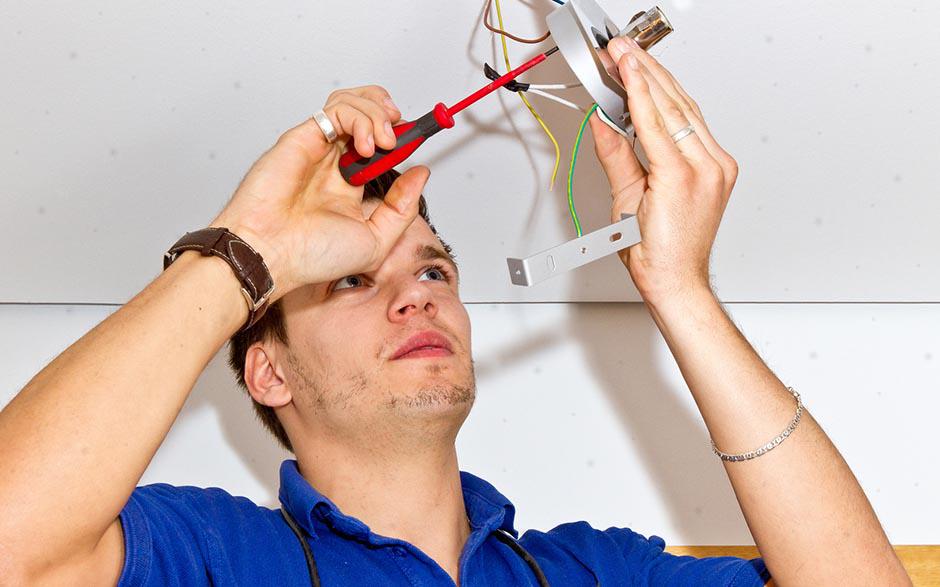 électricien dans le bâtiment Plaisir